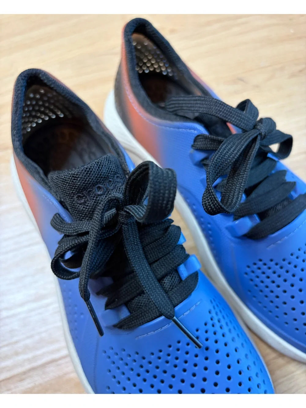 Crocs LiteRide Pacer Ombre Blue Coral Sneakers Womens Size W7 Perforated Shoes